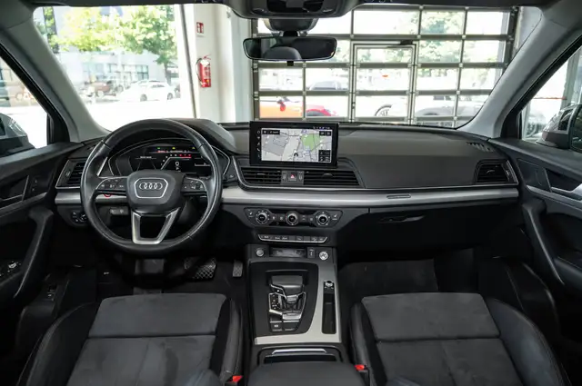 Audi Q5 view 9