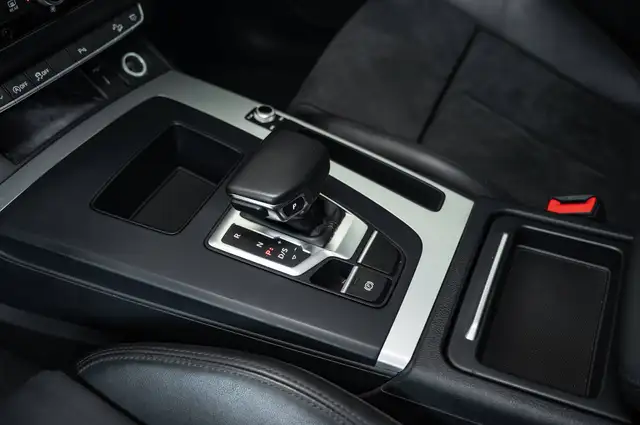 Audi Q5 view 12