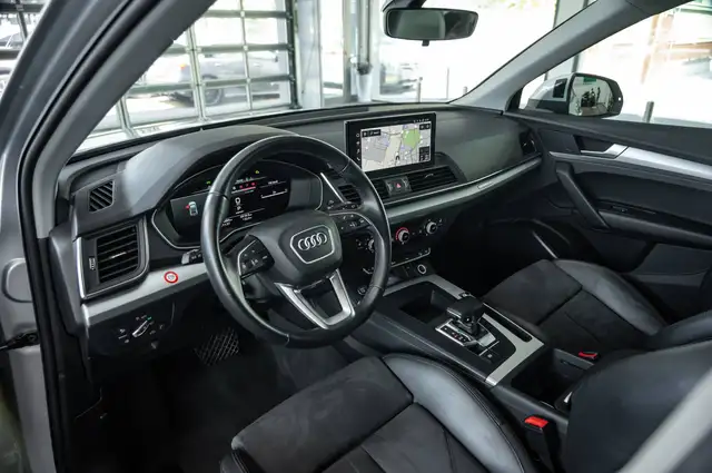 Audi Q5 view 8