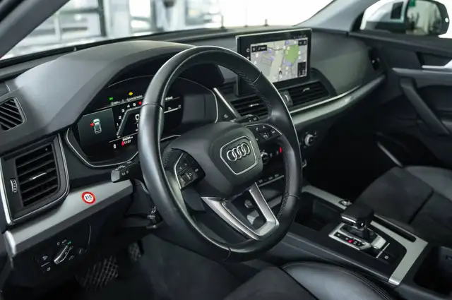 Audi Q5 view 11