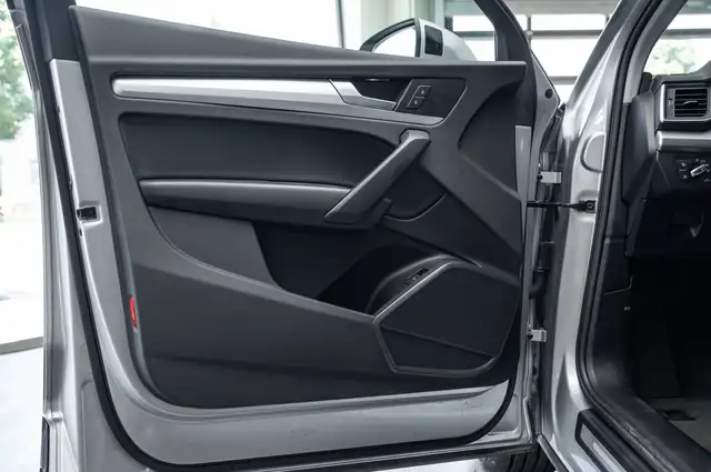 Audi Q5 view 13