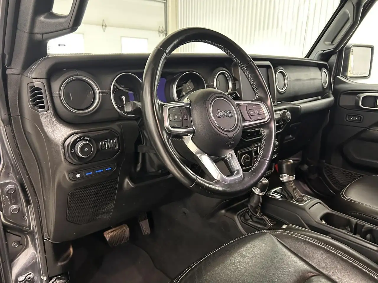 Jeep Wrangler снимка Jeep Wrangler