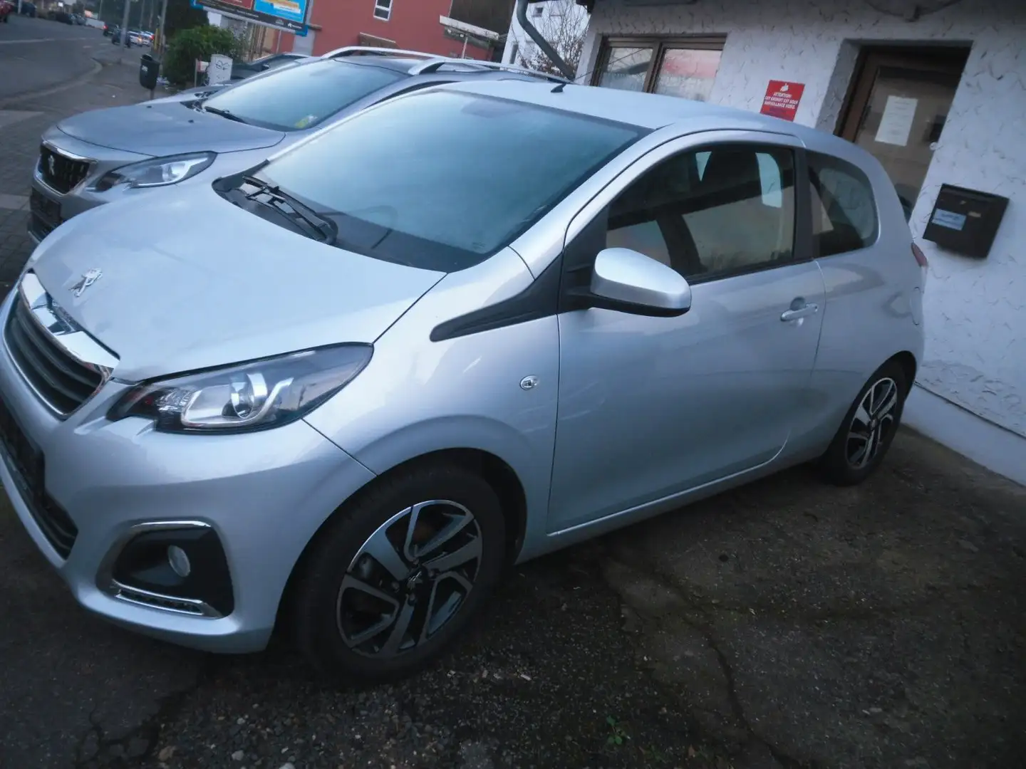Peugeot 108 Allure erst 34000KM Klima 72 PS Gris - 1