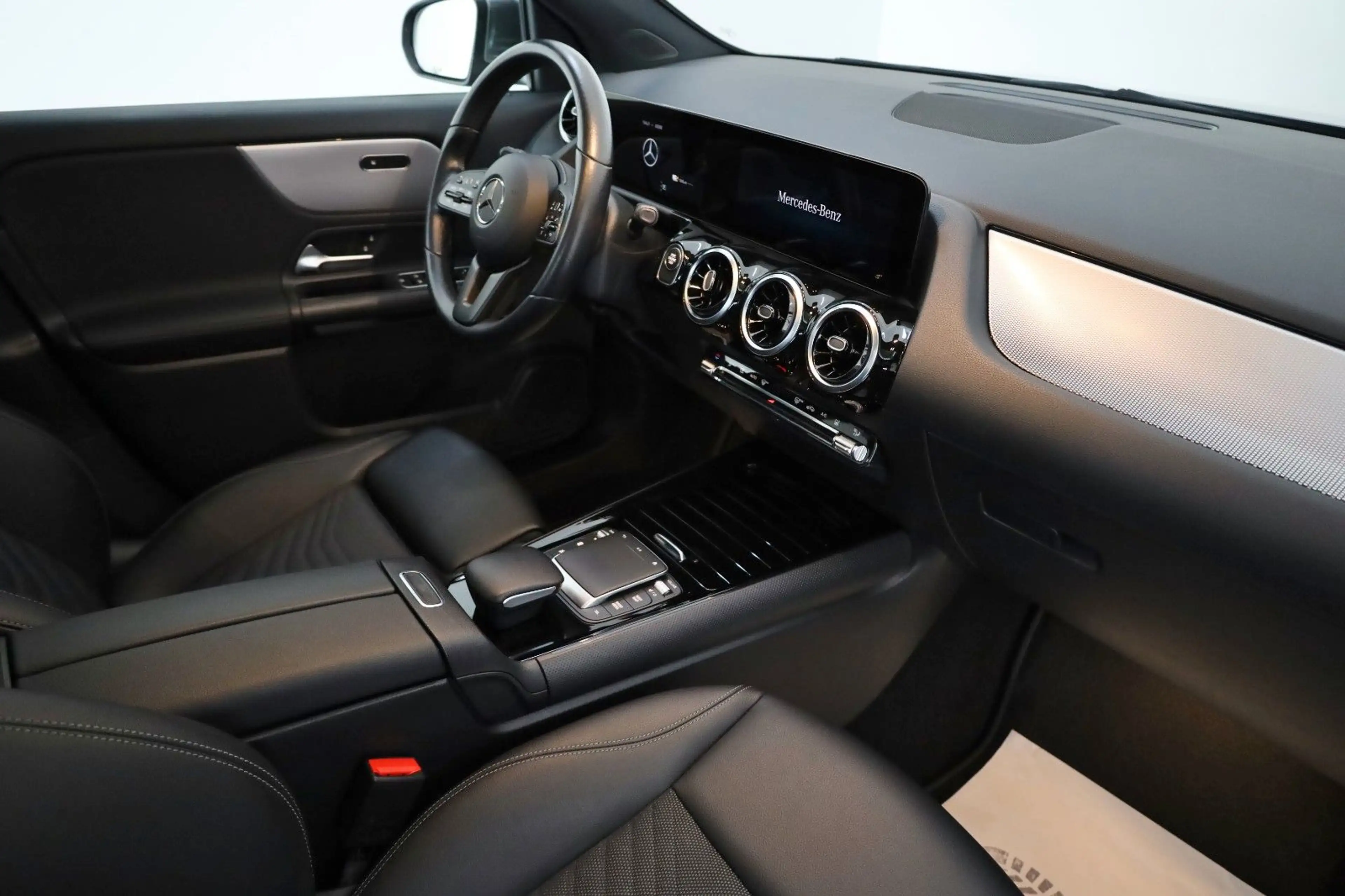 Mercedes-Benz GLA 250 e, Style,T.Leder,Navi,LED,SH,Kamera,Pano — photo 4
