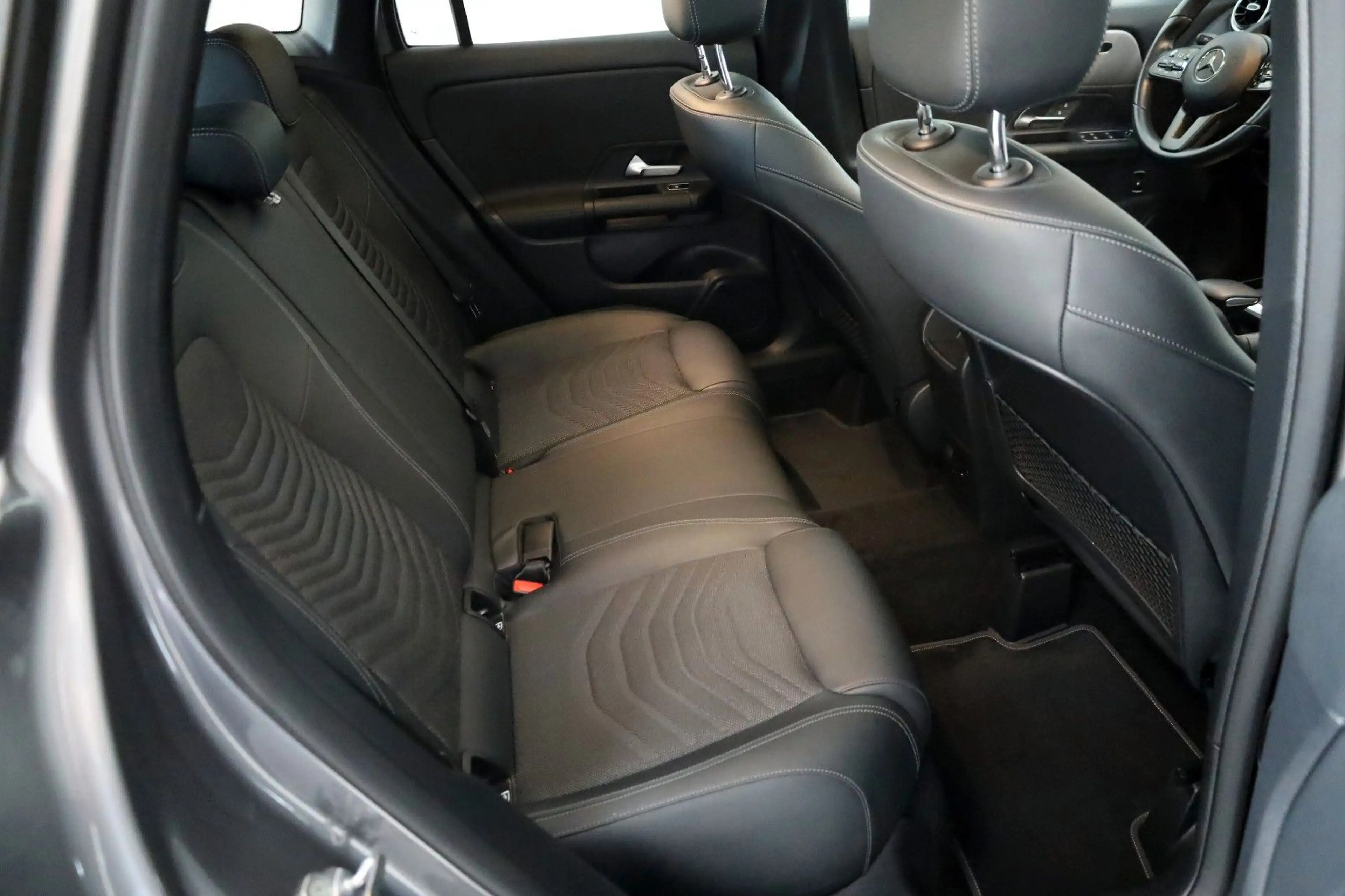 Mercedes-Benz GLA 250 e, Style,T.Leder,Navi,LED,SH,Kamera,Pano — photo 7