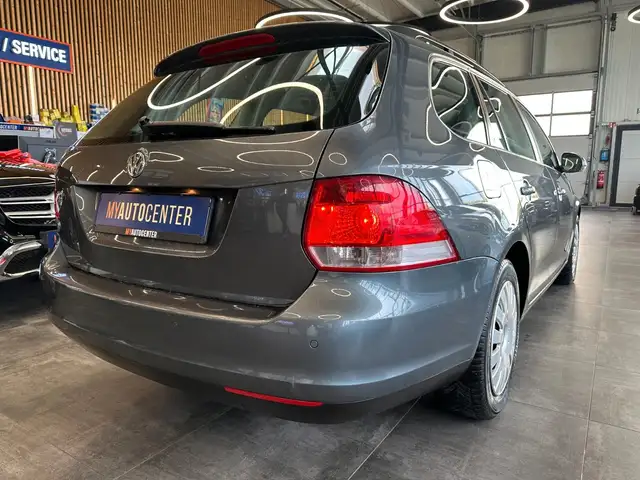 Volkswagen Golf view 2