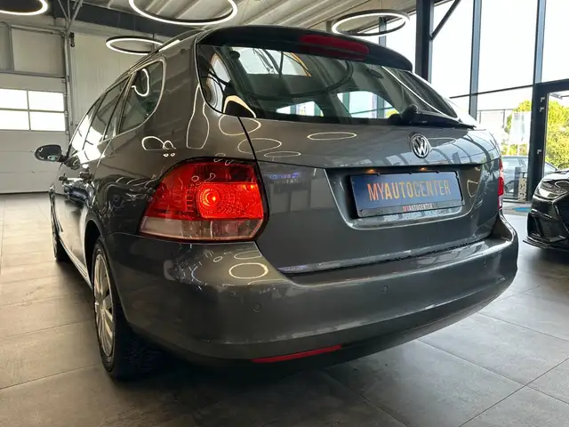 Volkswagen Golf view 5