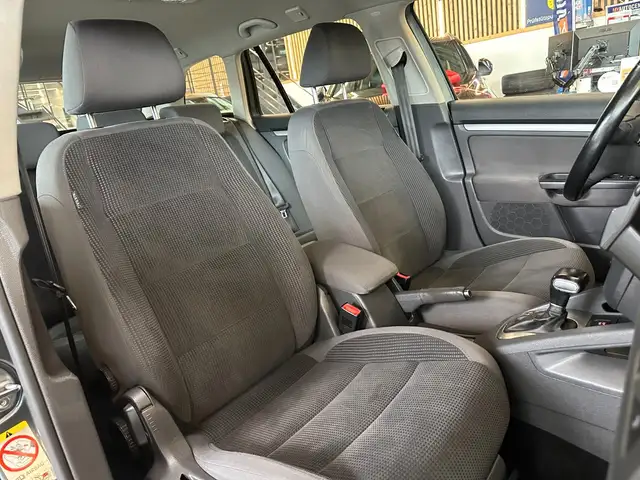 Volkswagen Golf view 8