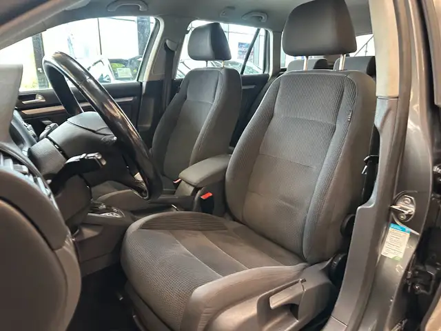 Volkswagen Golf view 9