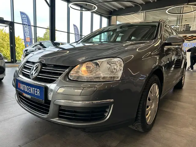 Volkswagen Golf view 4
