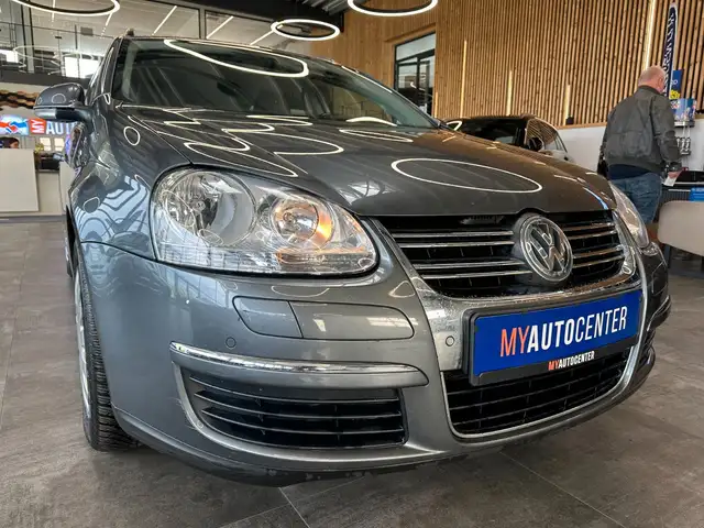 Volkswagen Golf view 3