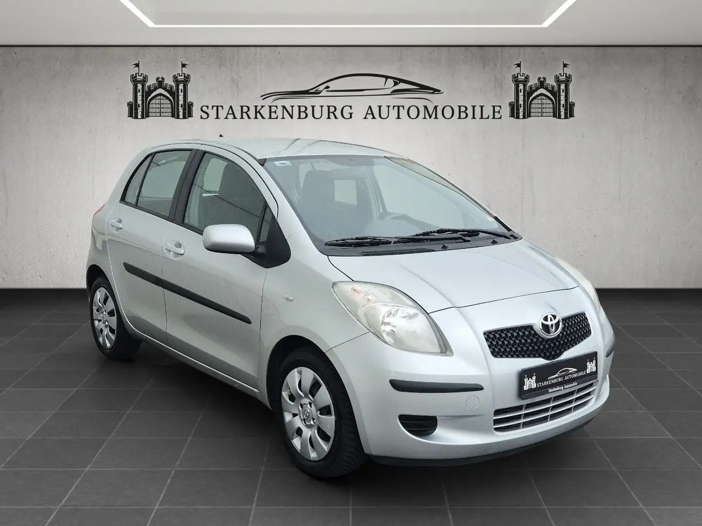 Toyota Yaris Sol/Automatik/31Tkm/Klimaanlage/4Season Silber - 1