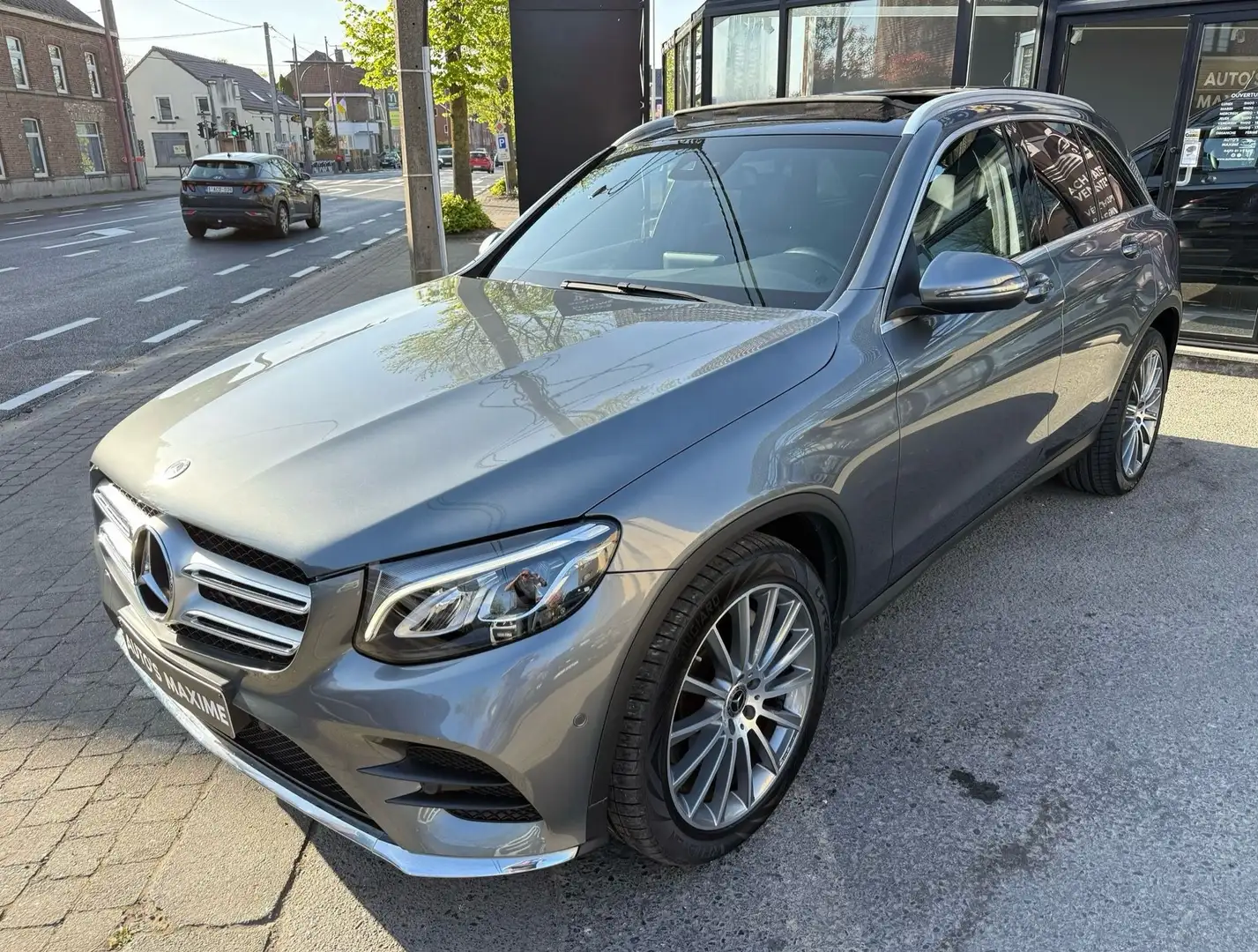Mercedes-Benz GLC 220 d 4-Matic / Pack-AMG / Toit pano / Garantie / Gris - 1
