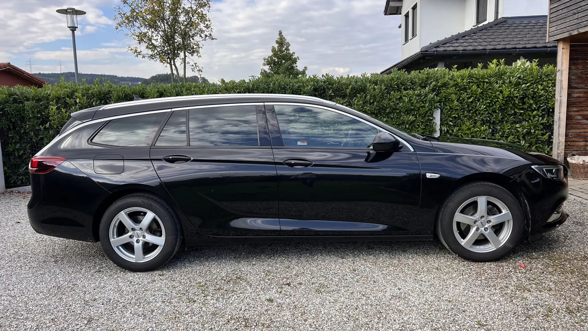 Opel Insignia Innovation Schwarz - 1