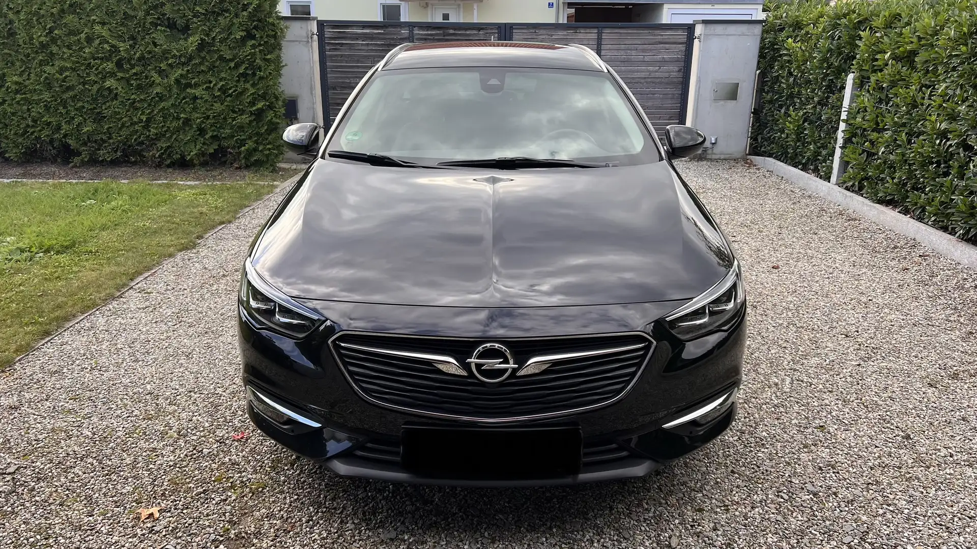 Opel Insignia Innovation Schwarz - 2