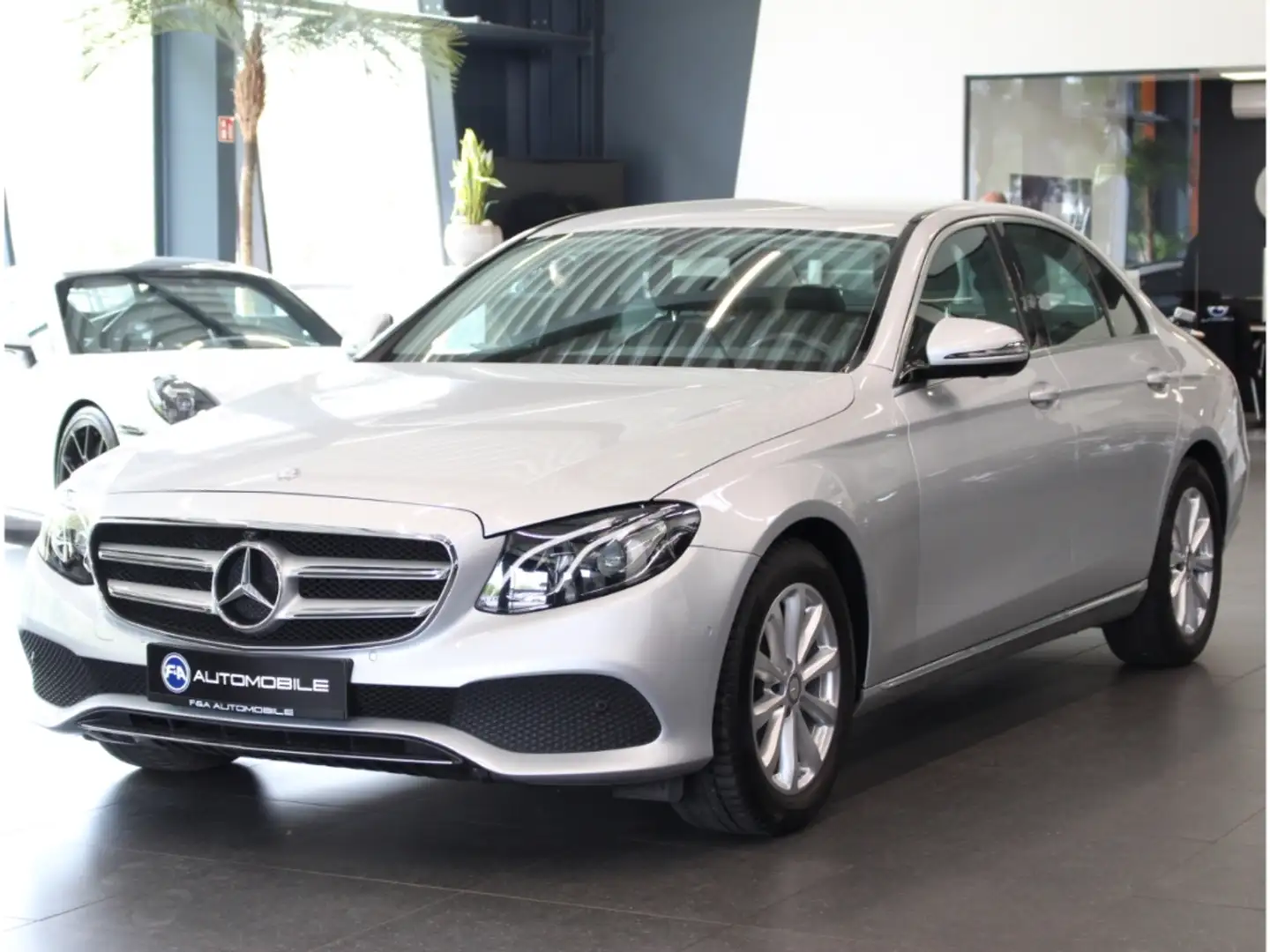 Mercedes-Benz E 200 Avantgarde*Sitzbelüftung*Finanz.ab 4,49% Argintiu - 1