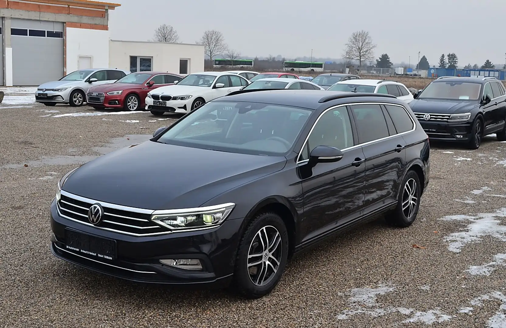 Volkswagen Passat Variant Business 2,0 SCR TDI DSG Schwarz - 1