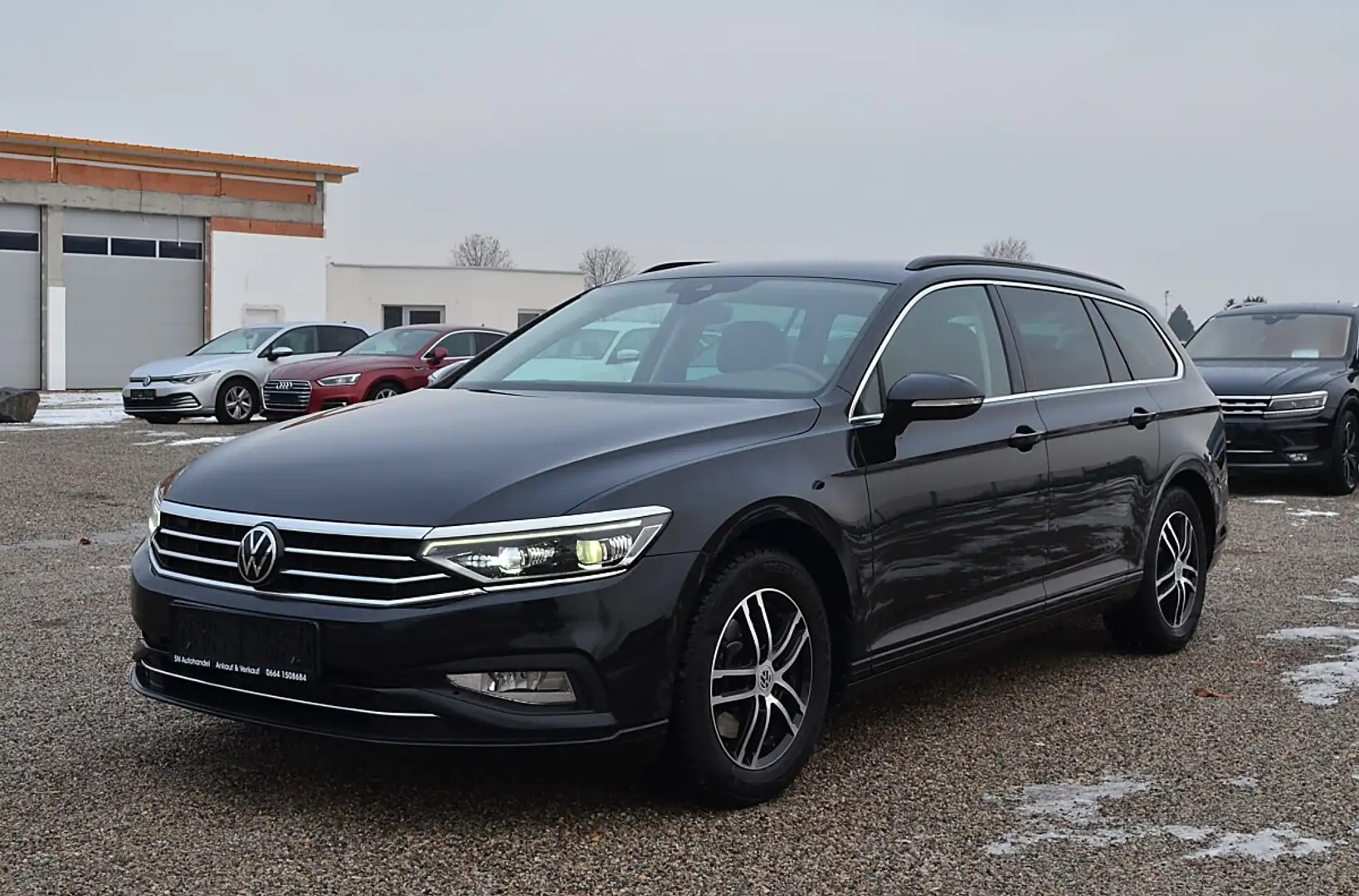 Volkswagen Passat Variant Business 2,0 SCR TDI DSG Schwarz - 2