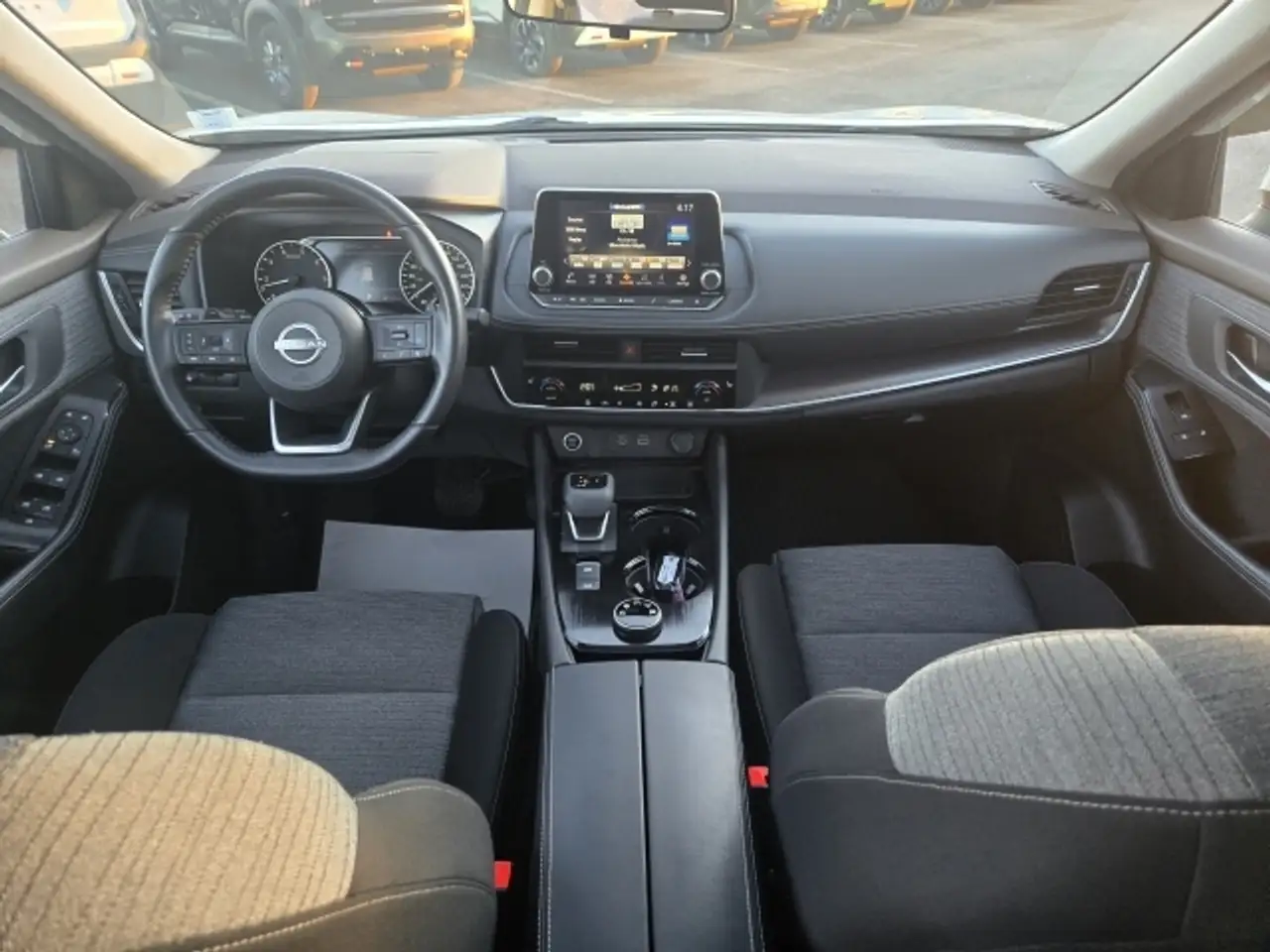 Nissan Rogue снимка Nissan Rogue
