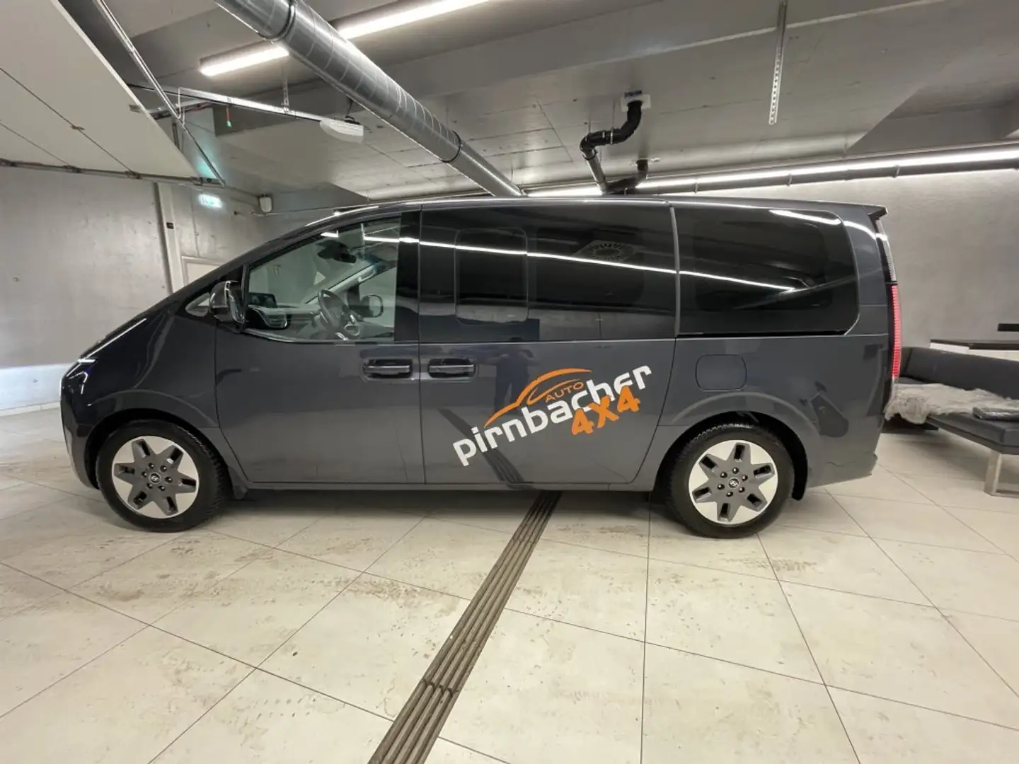Hyundai STARIA Bus Luxury Line 2.2 CRDi 4WD AT m3dl1 Серый - 2