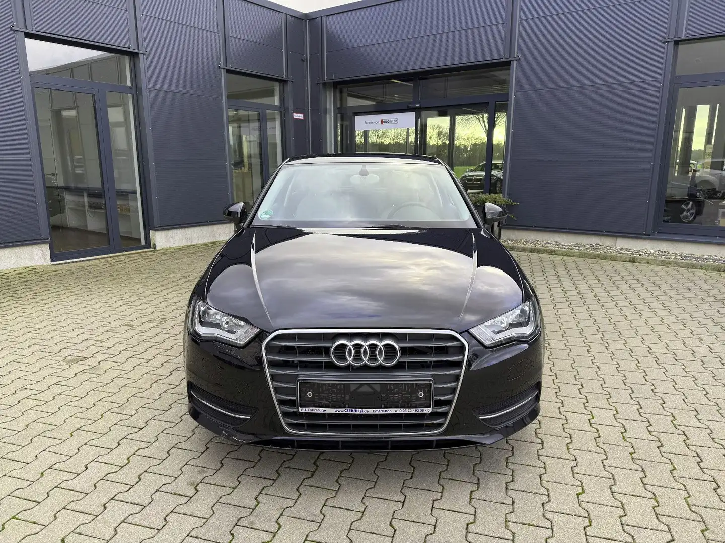 Audi A3 1,8 TFSI Attraction AHK Negro - 2
