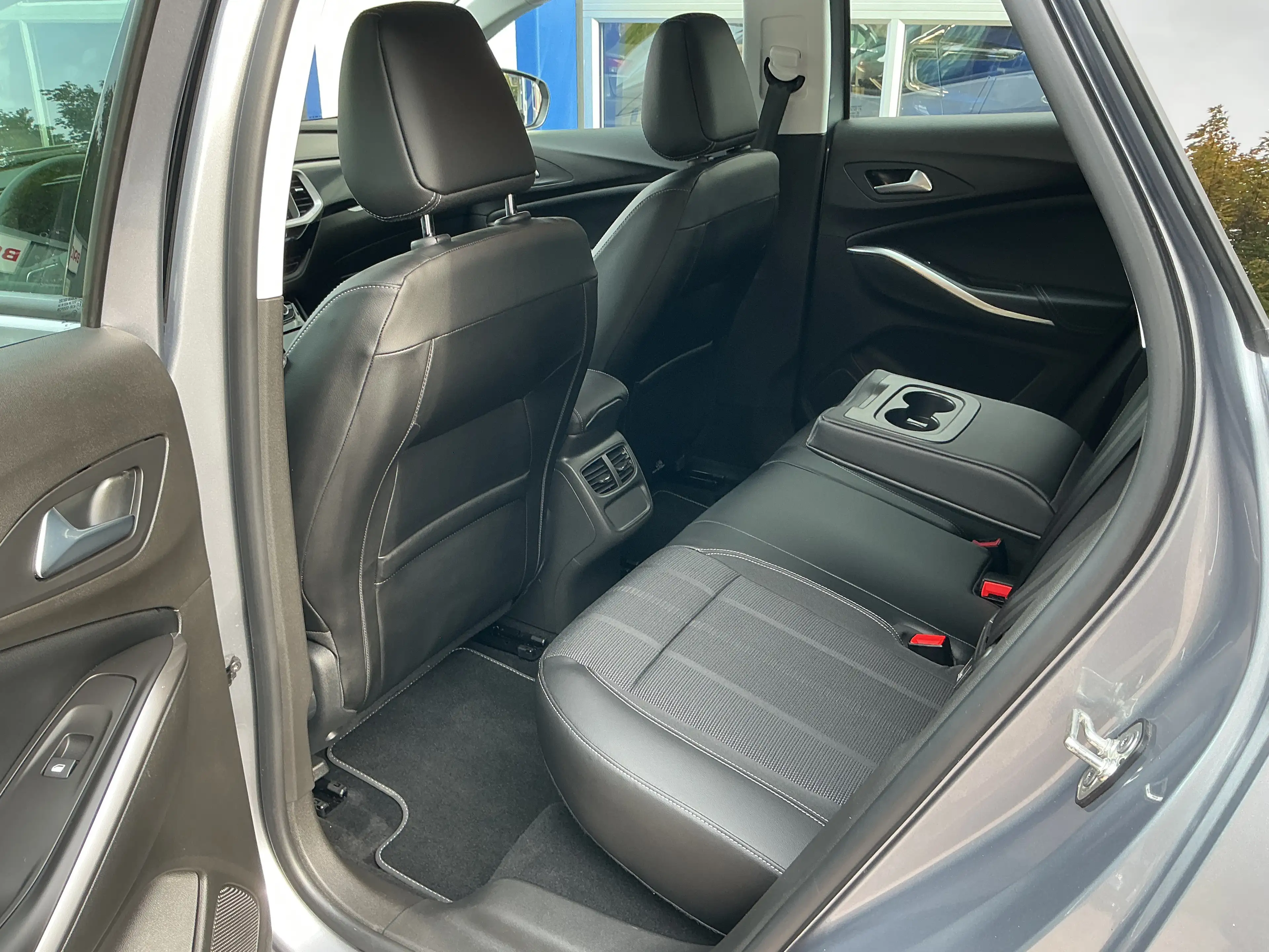 Opel Grandland X GS Line — photo 8