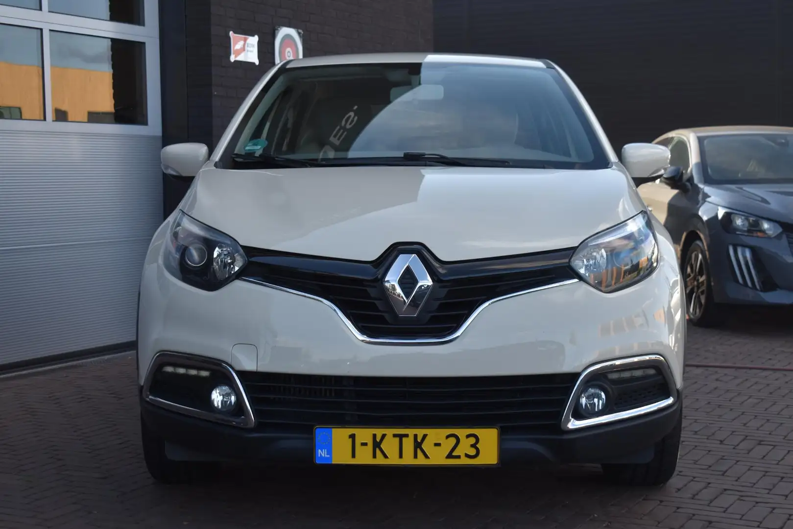 Renault Captur 0.9 TCe Expression | Trekhaak | Navi | Incl. garan Bruin - 2