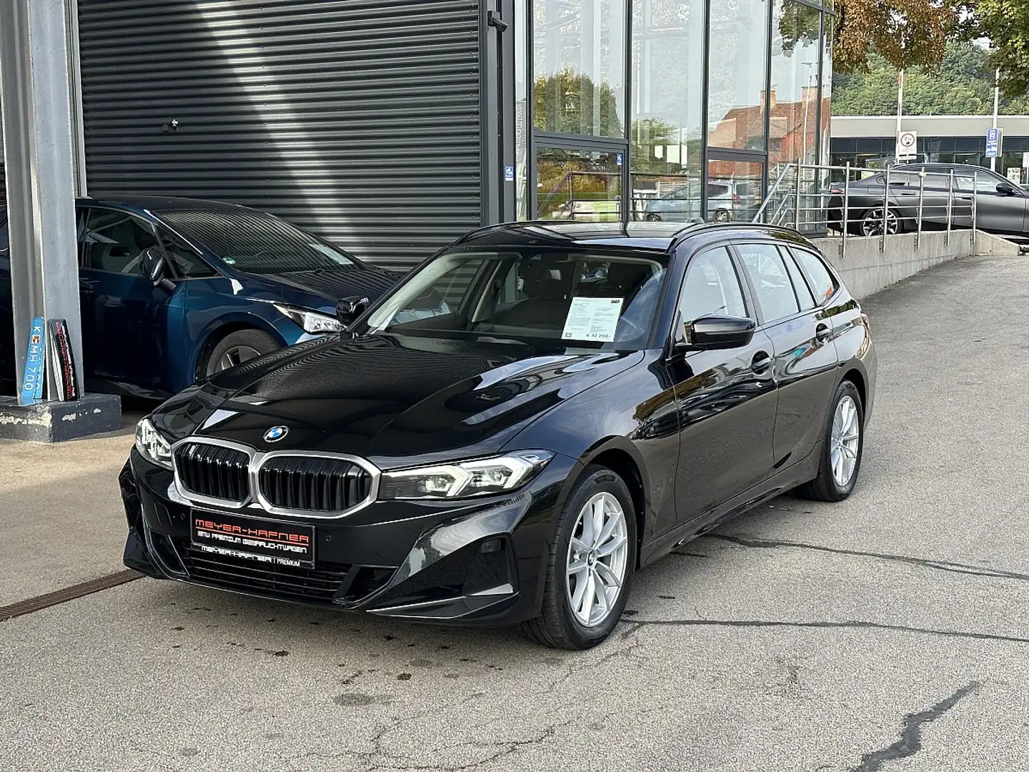 BMW 320 d xDrive Touring Aut. Schwarz - 1