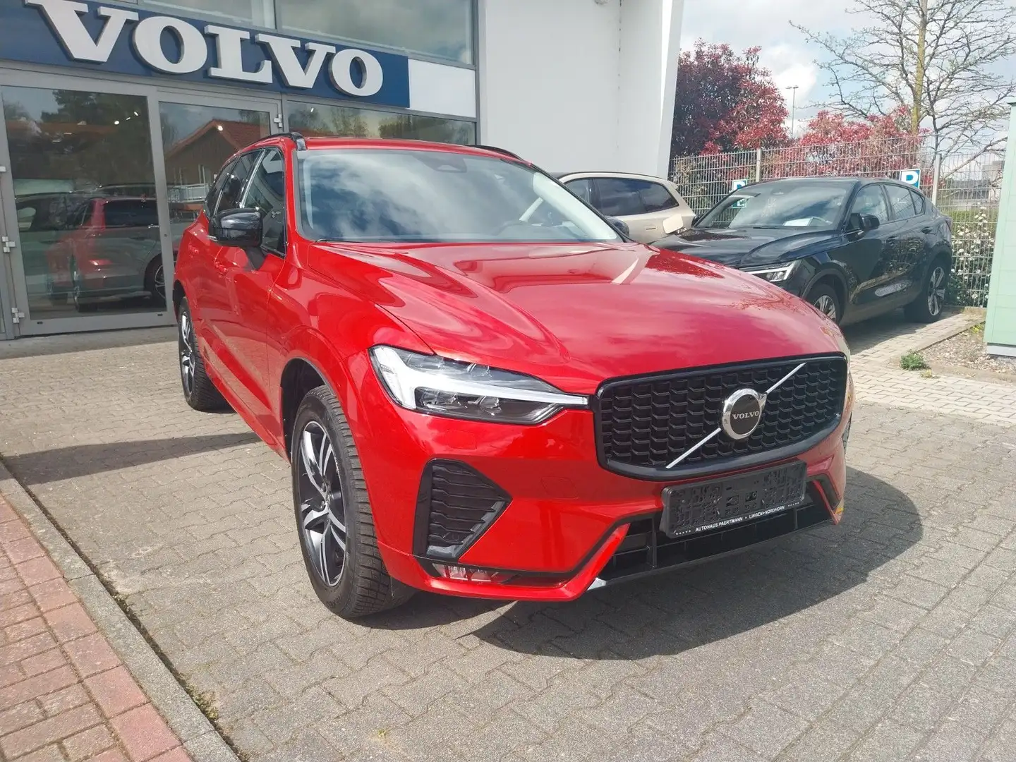 Volvo XC60 B4 Plus Dark "belüftete Sitze; Panorama" Rot - 1