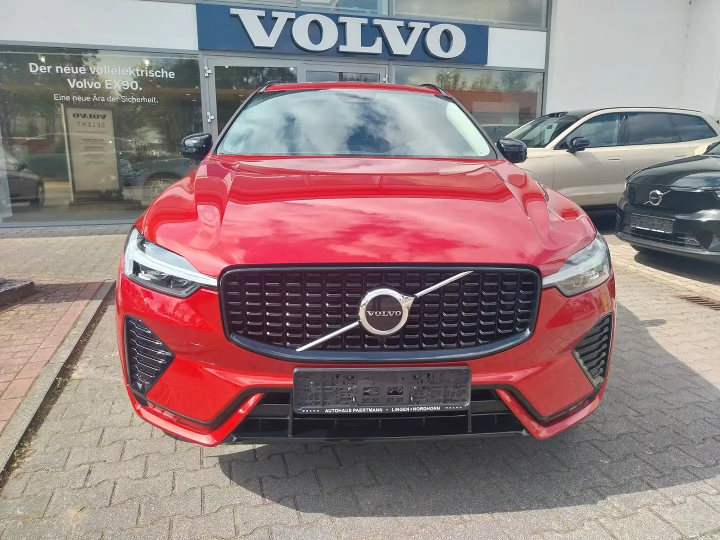 Volvo XC60 B4 Plus Dark "belüftete Sitze; Panorama" Rot - 2