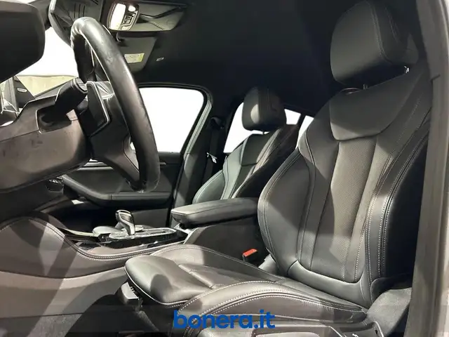 BMW X4 view 14