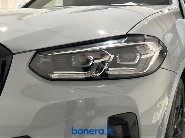 BMW X4 view 10