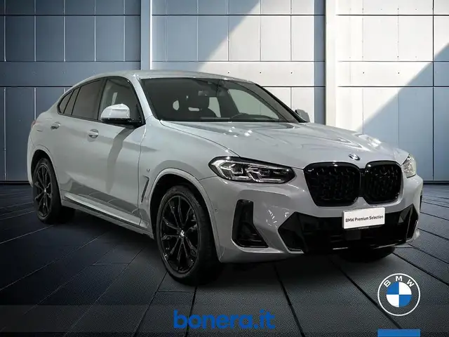 BMW X4 view 4