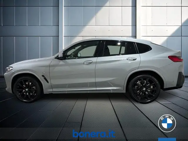 BMW X4 view 9