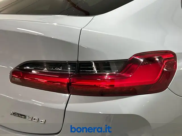 BMW X4 view 11