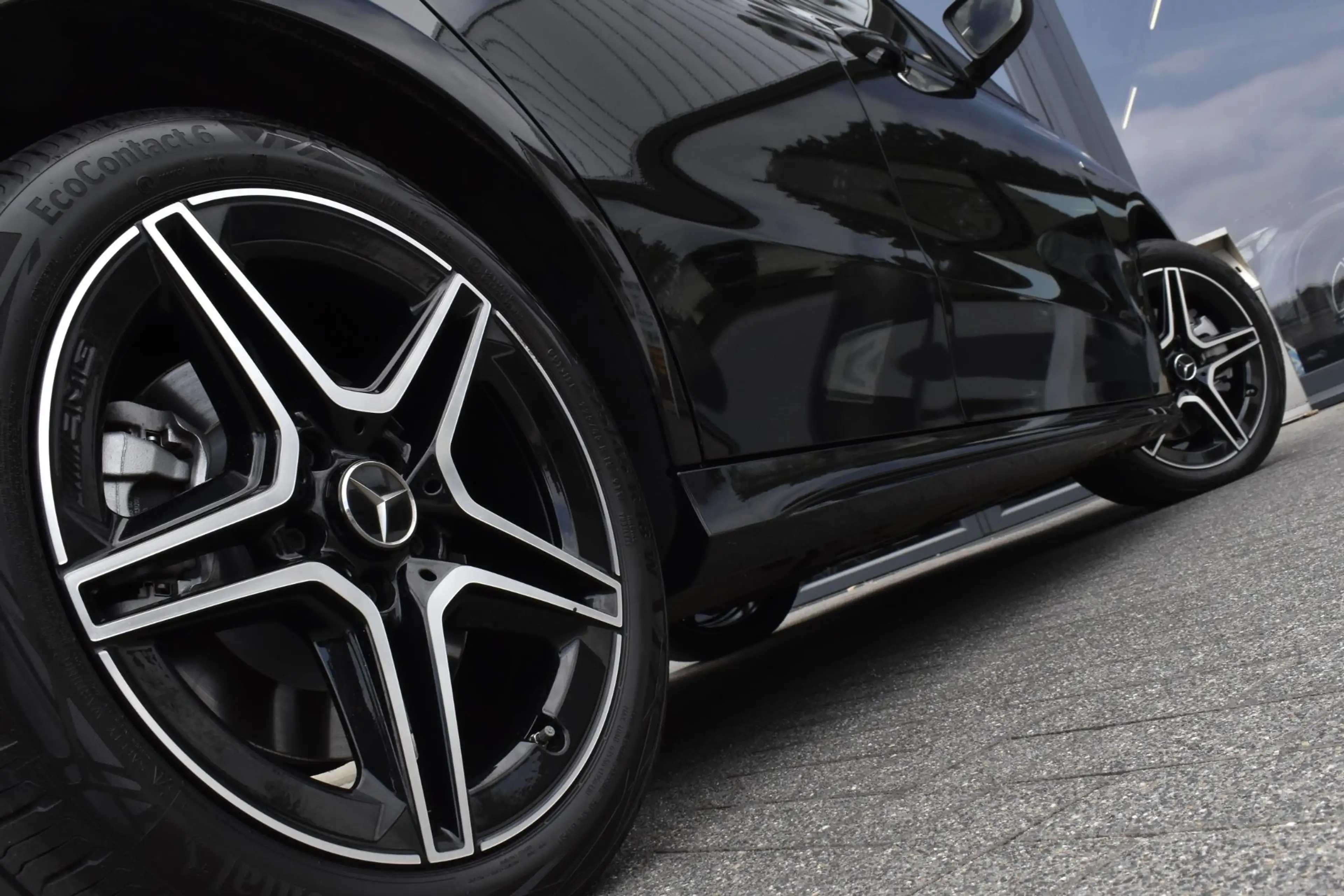 Mercedes-Benz B 250 e AMG Line — photo 7