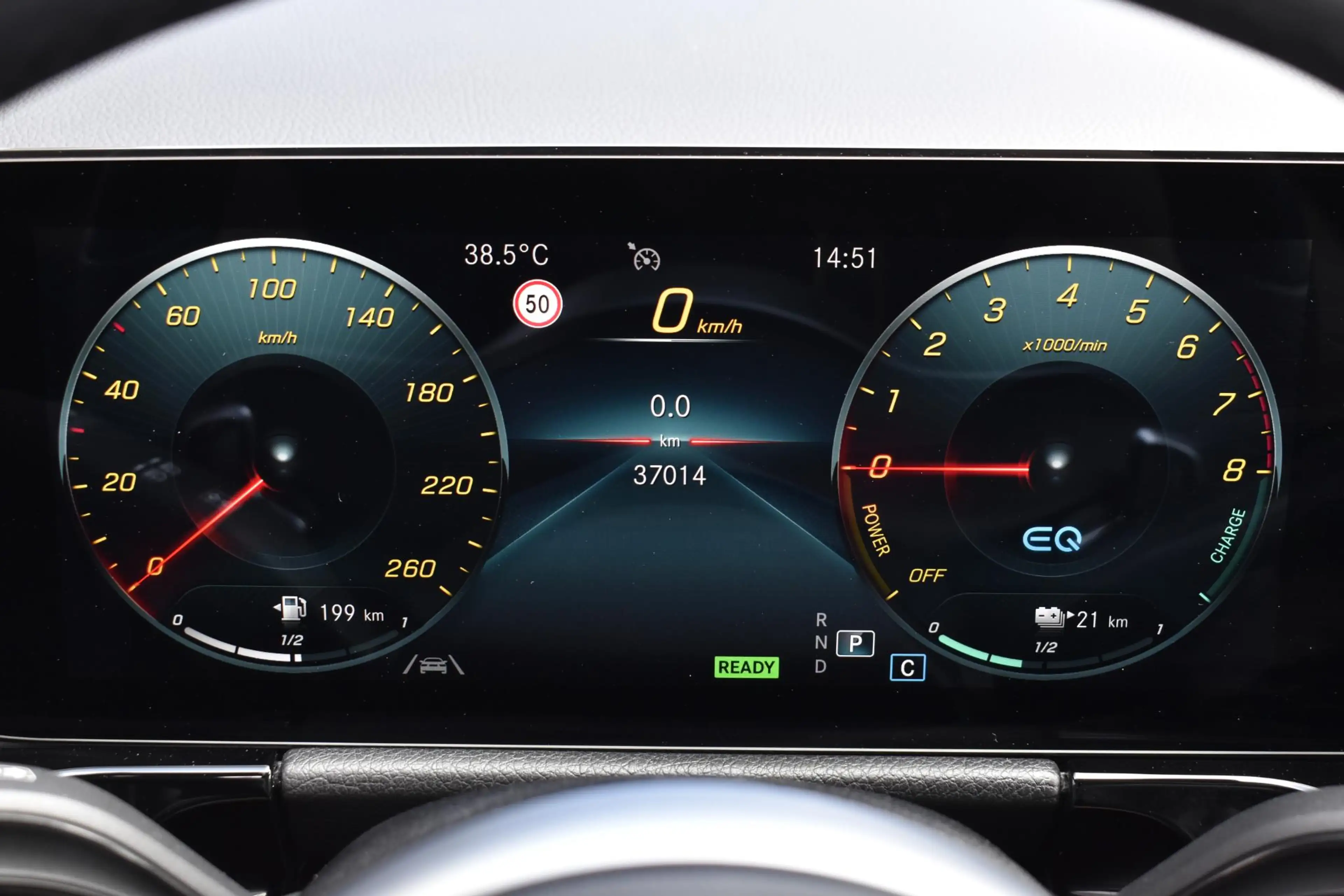 Mercedes-Benz B 250 e AMG Line — photo 20