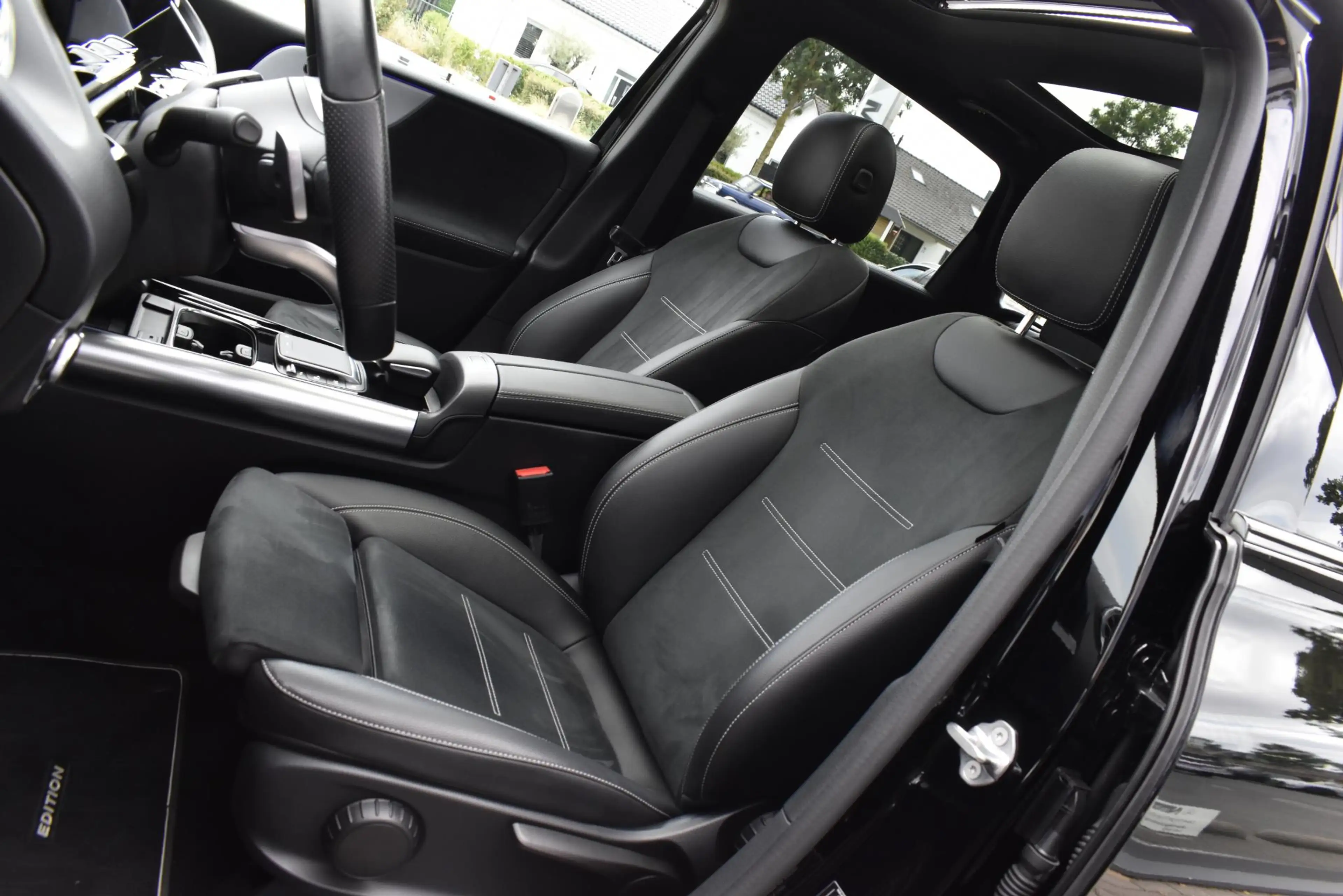 Mercedes-Benz B 250 e AMG Line — photo 11