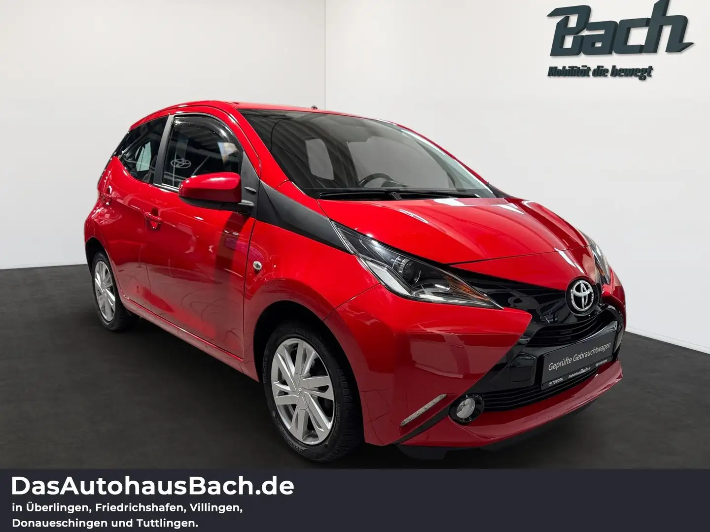 Toyota Aygo 1.0 l 5-Türer x-play touch Automatik Rot - 2