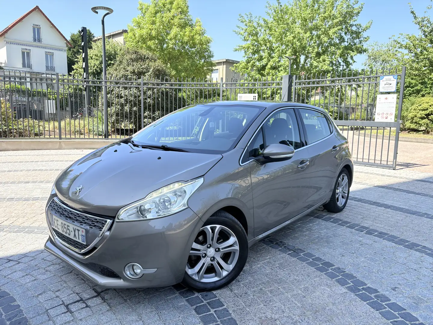 Peugeot 208 1.6 e-HDi 92ch FAP BVM5 Allure - 2