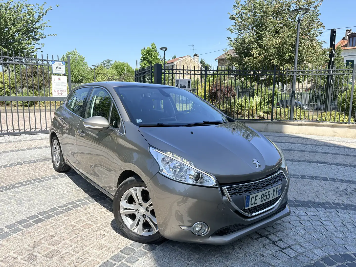 Peugeot 208 1.6 e-HDi 92ch FAP BVM5 Allure - 1