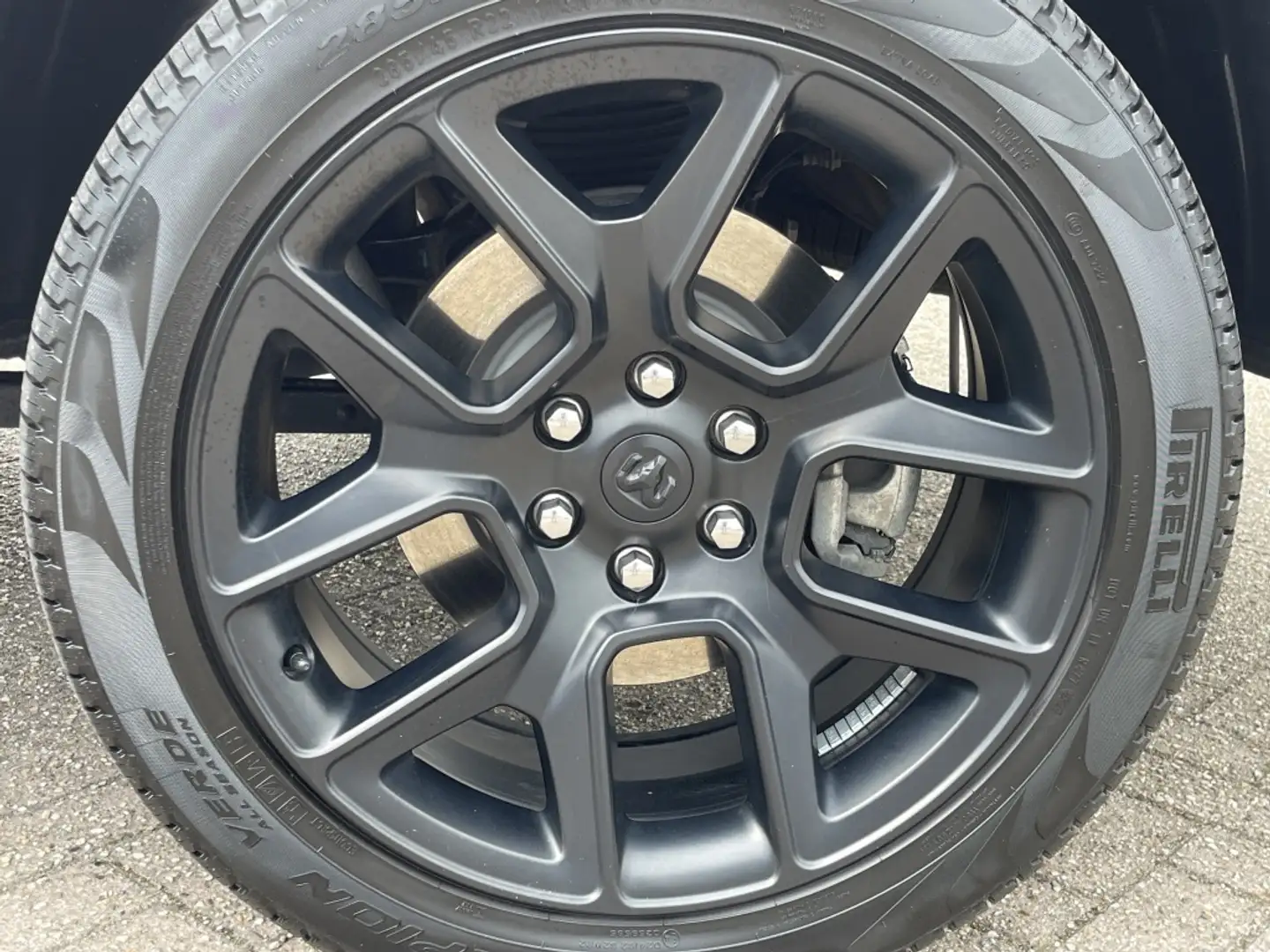 Dodge RAM 1500 pick up 4x4 Crew Cab Laramie Night GT Wit - 2