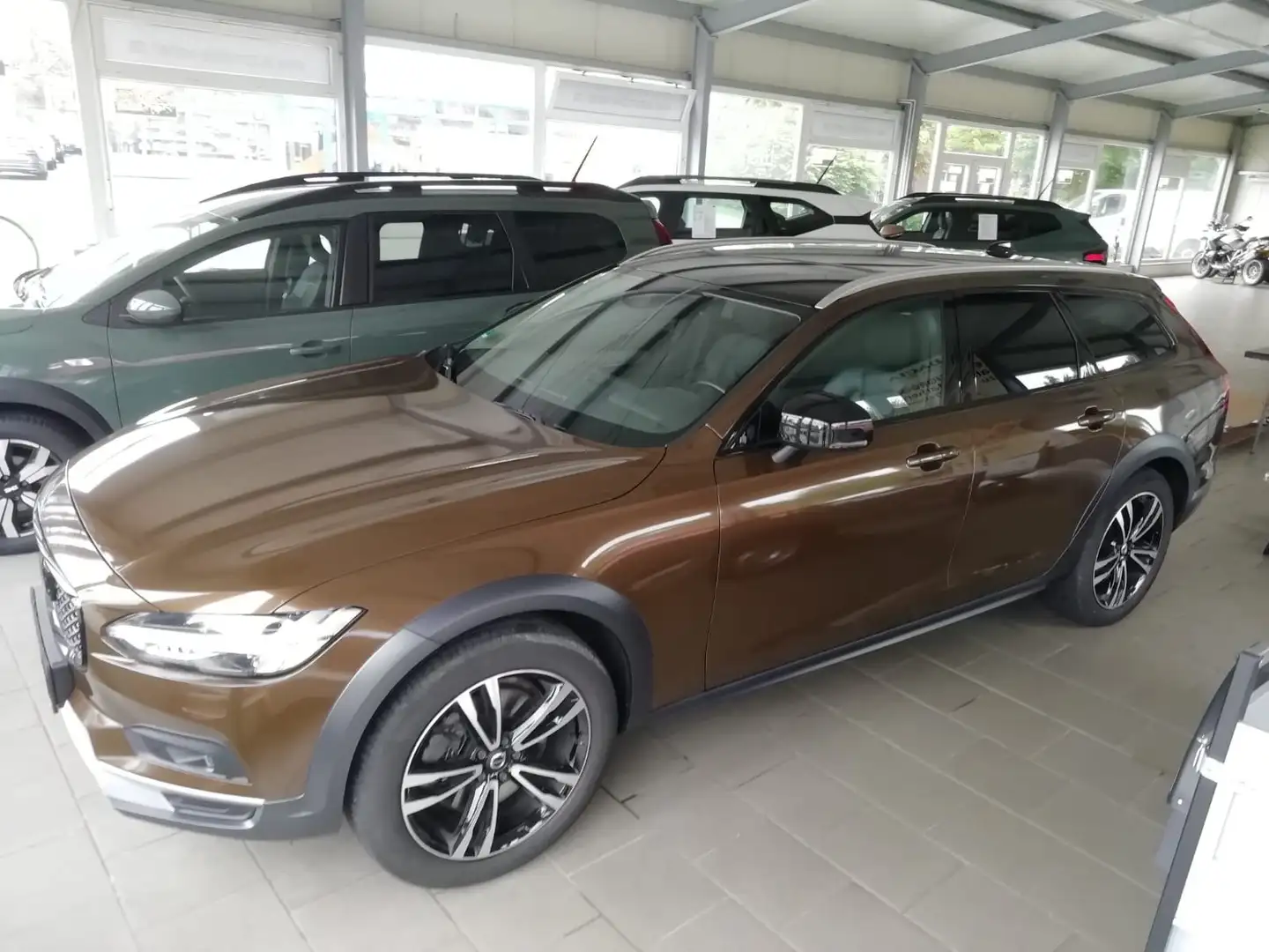 Volvo V90 Cross Country 2.0 Diesel Pro B4 AWD /Standhzg./Leder/Met./AHK Noir - 1