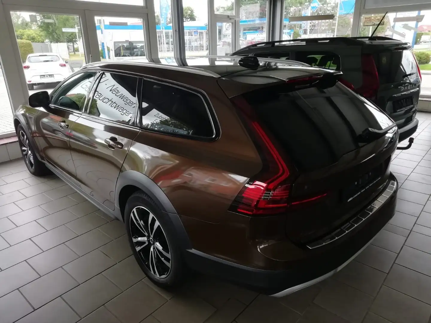 Volvo V90 Cross Country 2.0 Diesel Pro B4 AWD /Standhzg./Leder/Met./AHK Noir - 2
