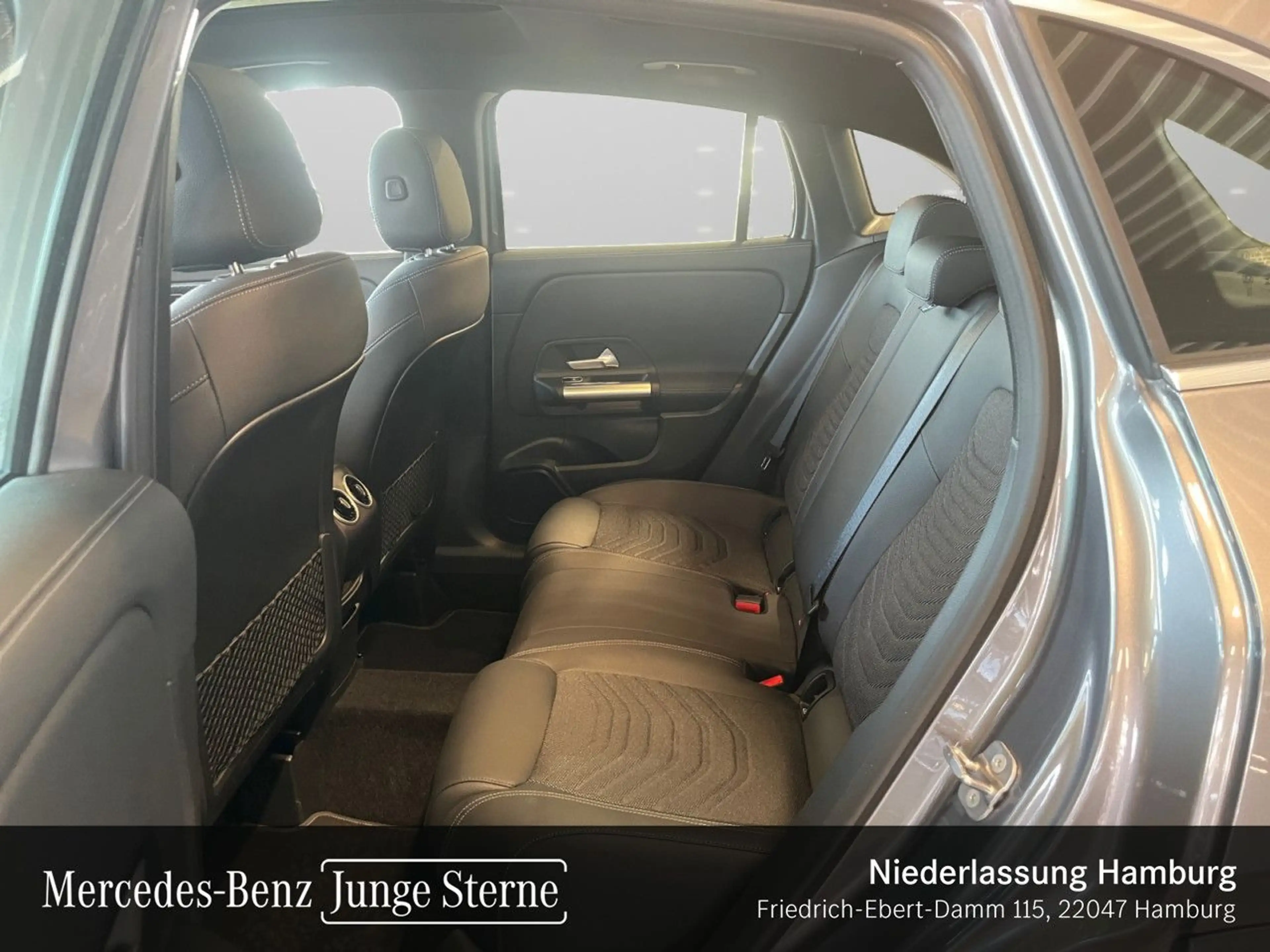 Mercedes-Benz GLA 250 4M PROGRESSIVE+PANO+360°+LED+TOTW+KEYLESS — photo 11