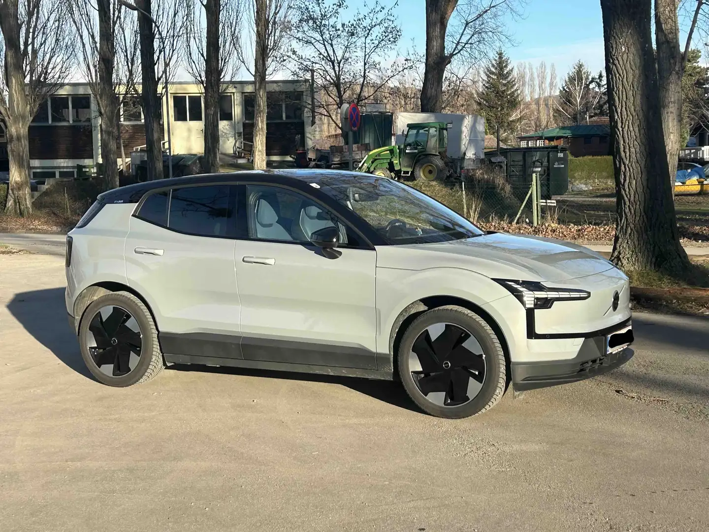 Volvo EX30 EX30 Twin Motor Performance AWD 69kWh Plus Plus Grau - 2