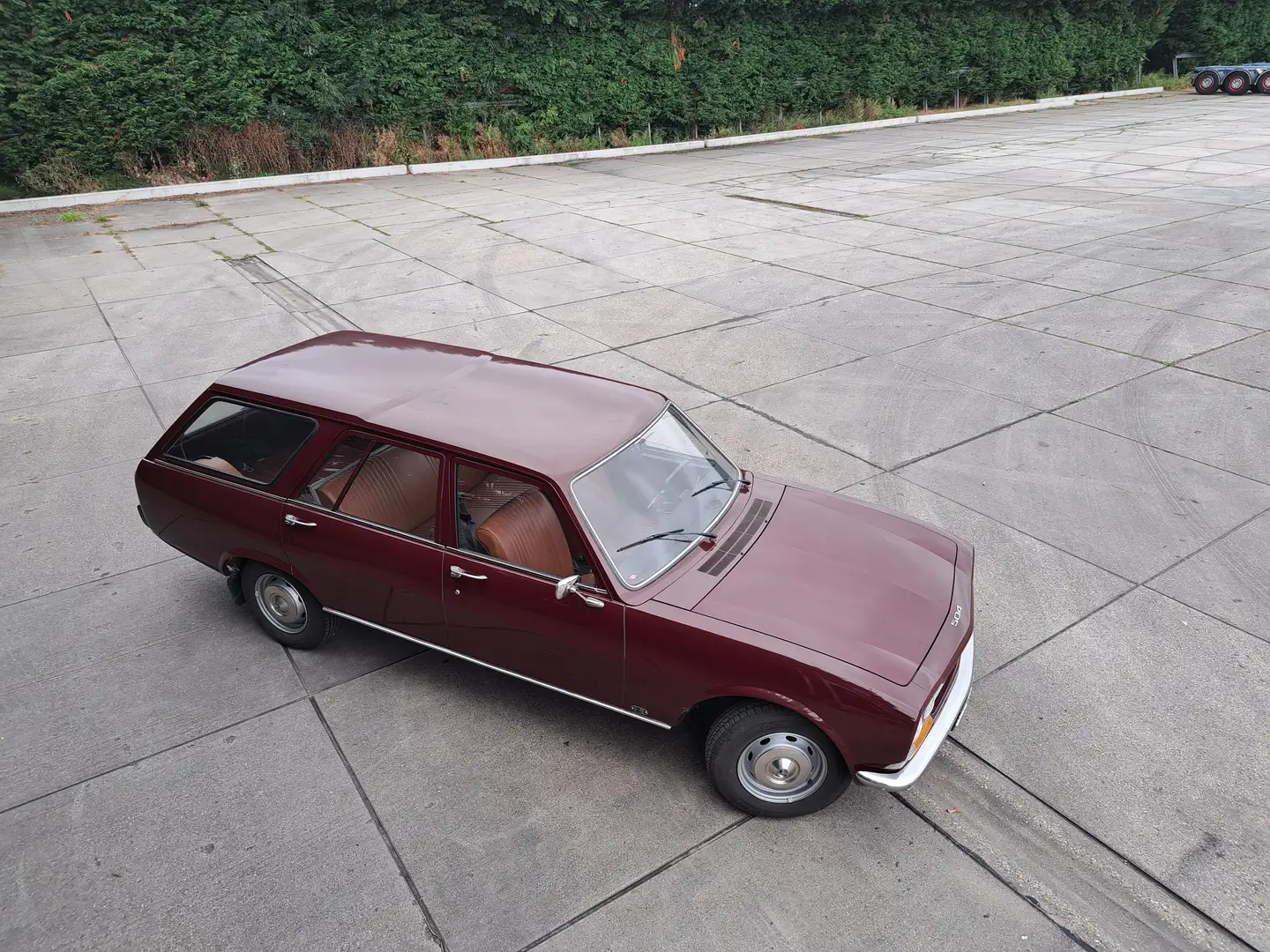 Peugeot 504 Break Roşu - 1