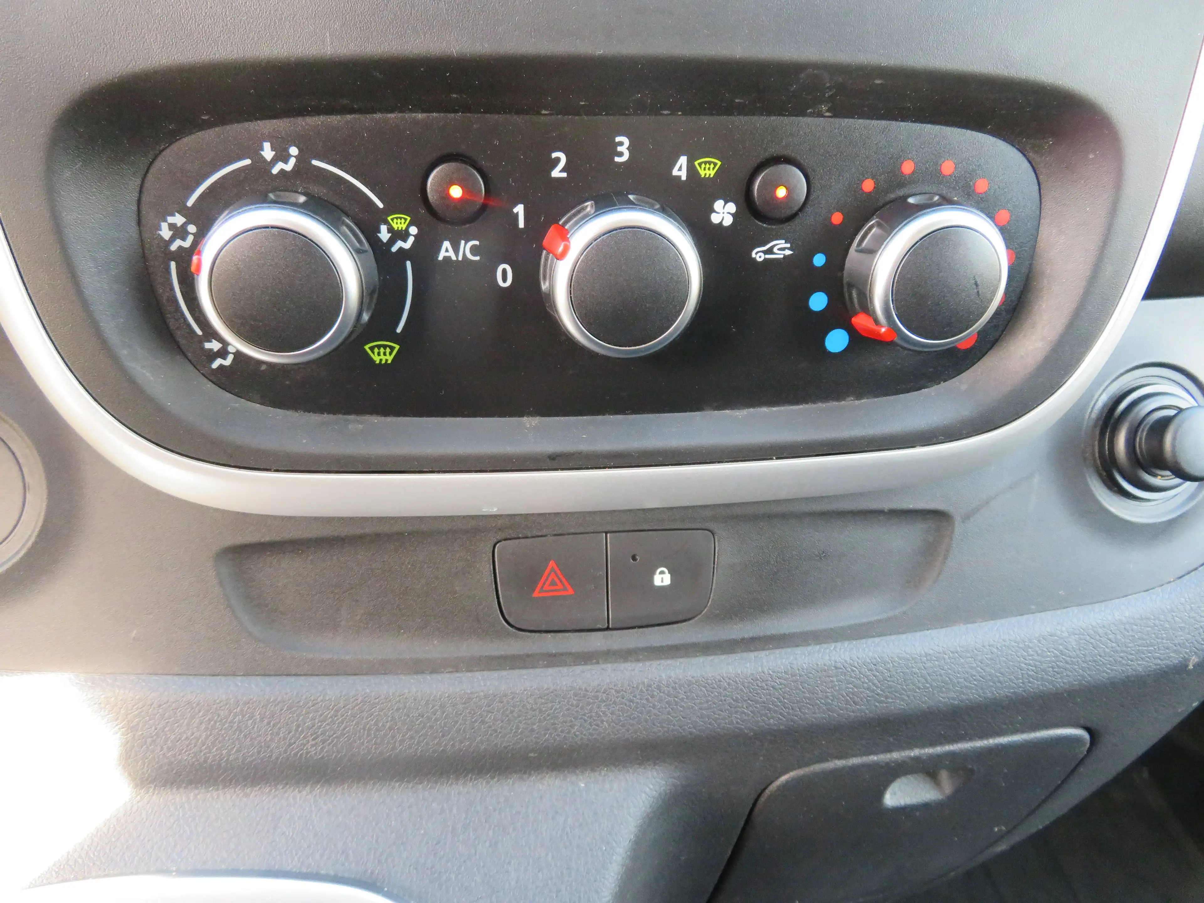 Renault Trafic 2.0dCi - L2H2 Dakdrager — photo 13