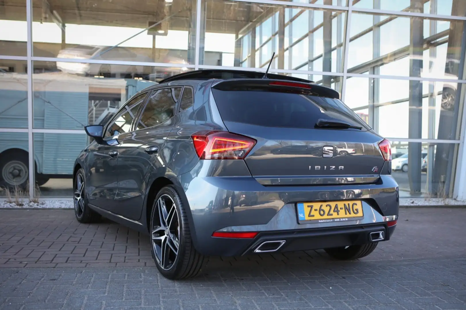 SEAT Ibiza 1.0 TSI FR | Pano | Carplay | Achteruitrijcamera | Szürke - 2