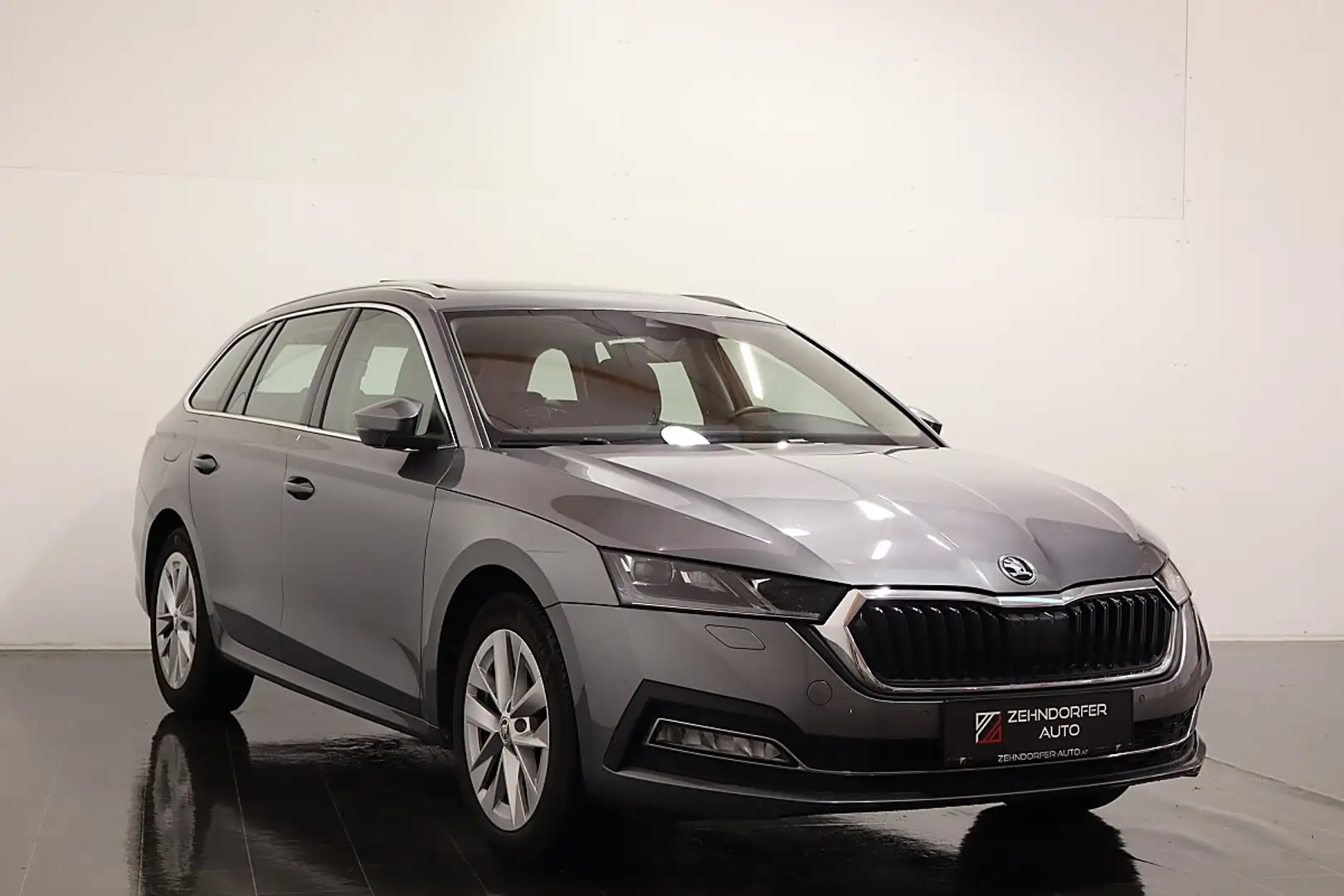 Skoda Octavia Combi 2,0 TDI Style DSG / MATRIX / PANO / RFK /... Grau - 2